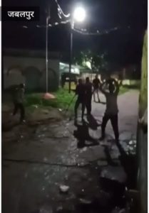 दो पक्षों में हुआ विवाद:जमकर चले लाठी और पत्थर, देखें ये ख़बर