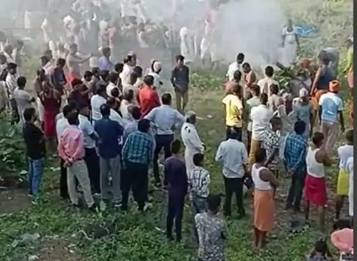 जिसने देखा उसकी आंखें हुईं नम:बर्थडे मनाने के दौरान डूबे 5 दोस्त, साथ हुई अंत्येष्टि