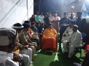 पन्ना आईं पूर्व CM उमा भारती पवई विधायक के बेटे को दी श्रद्धांजलि भारतीय जनता पार्टी की वरिष्ठ नेत्री एवं मध्यप्रदेश की पूर्व मुख्यमंत्री उमा भारती रविवार देर शाम अल्पप्रवास पर पन्ना पहुंची। वे सबसे पहले पवई विधायक प्रहलाद लोधी के घर गईं, यहां उन्होंने उनके दिवंगत बेटे की प्रतिमा पर श्रद्धा सुमन अर्पित किए और परिवार को इस दुख की खड़ी में सांत्वना दी।