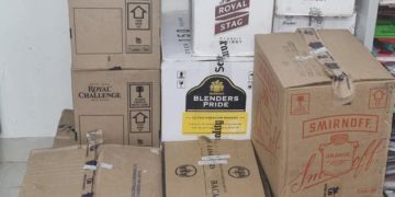 अवैध शराब की तस्करी मे लिप्त 2 आरोपी गिरफ्तार, स्विफ्ट डिजायर कार में 156 बॉटल अंग्रेजी शराब कीमती 1 लाख 25 हजार रूपये की अवैध रूप से परिवहन कर ले जाई जा रही स्विफ्ट कार सहित जप्त