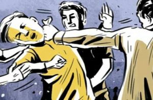 चाकू से हमला कर प्राणघातक हमला करने फरार पॉचों आरोपी गिरफ्तार, घटना में प्रयुक्त 2 बटनदार चाकू जप्त चाकू से हमला कर प्राणघातक हमला करने फरार पॉचों आरोपी गिरफ्तार, घटना में प्रयुक्त 2 बटनदार चाकू जप्त