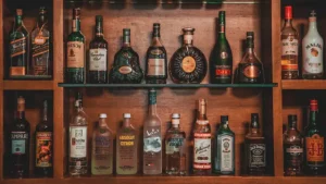 आ रहा है शराब बनाने वाली कंपनी का IPO, सेबी ने दी हरी झंडी शराब बनाने वाली कंपनी सुला विनयार्ड्स (Sula Vineyards) का आईपीओ (IPO) आने वाला है। सुला विनयार्ड्स आईपीओ को बाजार नियामक भारतीय प्रतिभूति एवं विनिमय बोर्ड (सेबी) की तरफ से अप्रूवल मिल गया है। बता दें कि देश के प्रमुख शराब प्रोड्यूसर और सेलर सुला वाइनयार्ड्स को आईपीओ जारी करने के लिए सेबी की मंजूरी मिल गई है। कंपनी ने इस साल जुलाई में पब्लिक इश्यू के लिए ड्राफ्ट प्रॉस्पेक्टस फाइल किया था। चेक करें आईपीओ डिटेल यह IPO पूरी तरह से बिक्री पेशकश (OFS) होगा। इसमें प्रमोटर्स, निवेशक और अन्य शेयरधारक 25,546,186 इक्विटी शेयरों की पेशकश करेंगे। Sula Vineyards रेड, व्हाइट और स्पार्कलिंग शराब की बिक्री करती है। यह 13 ब्रांड के तहत 56 प्रकार की शराब का उत्पादन करती है। बीते साल Sula Vineyards ने बताया था कि कंपनी की विनिर्माण क्षमता 14.5 मिलियन लीटर थी। वित्त वर्ष 2022 में कंपनी का लाभ कई गुना बढ़कर 52.14 करोड़ रुपये हो गया, जबकि वित्त वर्ष 2021 में यह महज 3.01 करोड़ रुपये था। इस दौरान राजस्व में 8.60% की वृद्धि हुई और यह 453.92 करोड़ रुपये रहा। आ रहा है शराब बनाने वाली कंपनी का IPO, सेबी ने दी हरी झंडी
शराब बनाने वाली कंपनी सुला विनयार्ड्स (Sula Vineyards) का आईपीओ (IPO) आने वाला है। सुला विनयार्ड्स आईपीओ को बाजार नियामक भारतीय प्रतिभूति एवं विनिमय बोर्ड (सेबी) की तरफ से अप्रूवल मिल गया है। बता दें कि देश के प्रमुख शराब प्रोड्यूसर और सेलर सुला वाइनयार्ड्स को आईपीओ जारी करने के लिए सेबी की मंजूरी मिल गई है। कंपनी ने इस साल जुलाई में पब्लिक इश्यू के लिए ड्राफ्ट प्रॉस्पेक्टस फाइल किया था।
चेक करें आईपीओ डिटेल
यह IPO पूरी तरह से बिक्री पेशकश (OFS) होगा। इसमें प्रमोटर्स, निवेशक और अन्य शेयरधारक 25,546,186 इक्विटी शेयरों की पेशकश करेंगे। Sula Vineyards रेड, व्हाइट और स्पार्कलिंग शराब की बिक्री करती है। यह 13 ब्रांड के तहत 56 प्रकार की शराब का उत्पादन करती है।
बीते साल Sula Vineyards ने बताया था कि कंपनी की विनिर्माण क्षमता 14.5 मिलियन लीटर थी। वित्त वर्ष 2022 में कंपनी का लाभ कई गुना बढ़कर 52.14 करोड़ रुपये हो गया, जबकि वित्त वर्ष 2021 में यह महज 3.01 करोड़ रुपये था। इस दौरान राजस्व में 8.60% की वृद्धि हुई और यह 453.92 करोड़ रुपये रहा।