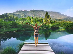 भगवानभगवान कृष्ण कहते हैं कि इस विशाल ब्रह्मांड में प्रत्येक व्यक्ति एक छोटी सी रचना है।हमारी चेतना ब्रह्मांड का एक हिस्सा है। हमारा मन, शरीर और इंद्रियां सभी ब्रह्मांड के साथ एक हैं। अगर आप यह सोचकर भ्रमित हो जाते हैं कि आप इसका हिस्सा नहीं हैं तो कभी भी अपने आप से नहीं जुड़ पाएंगे।