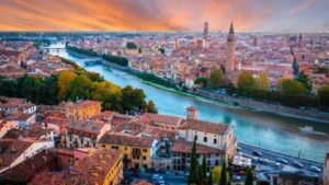 इस खूबसूरत विदेशी जगह पर महज 78 रुपये में मिल रहा है घर, जानें वजह

दुनिया में कई खूबसूरत जगहें हैं जहां लोग अपना घर बसाना चाहते हैं, लेकिन ज्यादा कीमत होने के कारण उनका ये सपना अधूरा रह जाता है। मगर, आज हम आपको दुनिया की एक ऐसी खूबसूरत जगह के बारे में बताने जा रहे हैं जहां आप महज 78 रुपये में अपना घर बसा सकते हैं। उस जगह का नाम है इटली, जहां आप महज 1 यूरो यानी 78 रुपये में अपने सपनों का घर बना सकते हैं।

वजह
आबादी से जुड़ा है यह आकर्षक ऑफर

जानकारी के मुताबिक, यह ऑफर इटली के दक्षिणी हिस्से में स्थित कैंपानिया का है, जहां करीब 90 घर खाली पड़े हैं। दरअसल, यहां के कई गांव बहुत तेजी से खाली हो रहे हैं। इसे देखते हुए स्थानीय निवासी इन इलाकों में लोगों को बेहद सस्ते में बुलाकर इसे आबाद करना चाहते हैं। इतना ही नहीं, कैंपानिया के साथ-साथ बैसासिया और एवलियन आदि इलाको में भी 78 रूपये यानी एक यूरो में घर बेचे जा रहे हैं।

योजना
इस तरह हुई ऑफर की शुरूआत

इतनी कम कीमत में घर बेचने का प्लान इटली के द्वीप सिसिली में 2011 में लागू किया गया था, जहां 150 से ज्यादा मकान बेचे गए थे। इसके अलावा, पिछले ही साल सिसली के बीवोना, साम्बुका और मुसोमेली गांव में भी ऐसा ही ऑफर दिया गया था, जिसमें किसी भी देश के लोग मात्र 80 रूपये में मकान खरीदकर वहां रह सकते थे। तब से लगातार यह ऑफर चल रहा है।

शर्तें
इन इलाकों में घर खरीदने वालों के लिए रखी गई हैं कुछ शर्तें

यहां इतनी सस्ती कीमत पर मकान खरीदने की बस एक शर्त यह है कि खरीदे गए मकान की मरम्मत खरीदार को खुद का पैसा लगाकर करानी होगी, जिसके लिए उन्हें एक समयसीमा भी दी गई है। मगर, बैसासिया के घरों के लिए ऐसी कोई शर्त नहीं है, क्योंकि यहां की संपत्ति स्थानीय अधिकारियों के हवाले है, जिस वजह से यहां के खरीददारों को किसी तरह के कानूनी दांव-पेच में फंसने की गुंजाइश नहीं है।

जानकारी
कैंपानिया और अन्य इलाकों की तरह सिसिली में भी बिक रहे हैं घर

आपकी जानकारी के लिए बता दें कि इन कस्बो की तरह इटली में स्थित सिसिली के कस्बे बिवोना में भी 78 रूपये में घर बिक रहे हैं। यहां के लोगों का स्वभाव बेहद शानदार है।