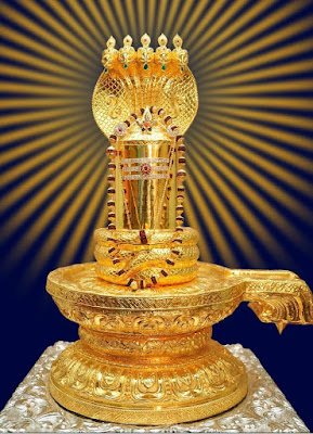 अपार धन लाभ के लिए जानिये किस महीने में कौन-से शिवलिंग की पूजा करनी चाहिए By pandit manu Mishra 10/7/2022 अपार धन लाभ के लिए जानिये किस महीने में कौन-से शिवलिंग की पूजा करनी चाहिए By pandit manu Mishra 10/7/2022 हिंदू धर्म में भगवान शिव से संबंधित अनेक ग्रंथ हैं, श्रीलिंग पुराण भी उनमें से एक है। इस ग्रंथ में भी भगवान शिव को प्रसन्न करने के अनेक उपाय बताए गए हैं। श्रीलिंग पुराण में ये भी बताया गया है कि किस महीने में किस रत्न से बने शिवलिंग की पूजा करने से भक्त की हर मनोकामना पूरी हो सकती है। आज हम आपको यही बता रहे हैं- 1. श्रीलिंग पुराण के अनुसार वैशाख के महीने में वज्र यानी हीरे से बने शिवलिंग की पूजा करनी चाहिए। अपार धन लाभ के लिए जानिये किस महीने में कौन-से शिवलिंग की पूजा करनी चाहिए By pandit manu Mishra 10/7/2022 2. श्रीलिंग पुराण के अनुसार ज्येष्ठ मास में मरकत यानी पन्ने से निर्मित शिवलिंग की पूजा करनी चाहिए। 3. आषाढ़ के महीने में मोती से बने शिवलिंग की पूजा करने से शुभ फलों की प्राप्ति होती है। 4. श्रावण (सावन) मास में नीलमणि यानी नीलम से बने शिवलिंग की पूजा से हर मनोकामना पूरी हो जाती है। 5. भादौ में पद्मराग यानी पुखराज से बने शिवलिंग की पूजा करनी चाहिए, ऐसा श्रीलिंग पुराण में लिखा है। अपार धन लाभ के लिए जानिये किस महीने में कौन-से शिवलिंग की पूजा करनी चाहिए By pandit manu Mishra 10/7/2022 6. आश्विन यानी क्वांर मास में गोमेद से निर्मित शिवलिंग की पूजा से भक्तों की हर इच्छा पूरी हो सकती है। 7. श्रीलिंग पुराण के अनुसार, कार्तिक मास में प्रवाल यानी मूंगे से बने शिवलिंग की पूजा करनी चाहिए। 8. मार्गशीर्ष यानी अगहन मास में वैदूर्यमणि यानी लहसुनियाS से निर्मित शिवलिंग की पूजा करनी चाहिए। 9. पौष के महीने में पुष्पराग यानी नीले रंग के पुखराज से बने शिवलिंग की पूजा शुभ फलदायक मानी गई है। 10. श्रीलिंग पुराण के अनुसार माघ मास में सूर्यकांतमणि यानी माणिक से बने शिवलिंग की पूजा करनी चाहिए। 11. फाल्गुन के महीने में स्फटिक से बने शिवलिंग की पूजा से सभी समस्याओं का समाधान हो जाता है।