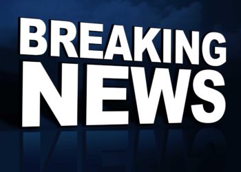 MP News: भोपाल में पैरट की स्पेलिंग नहीं बताने पर ट्यूशन टीचर ने पांच साल की बच्ची का हाथ तोड़ा बच्ची घर के पास ही शिक्षक प्रयाग विश्वकर्मा के पास कोचिंग पढ़ने जाती थी। 27 दिसंबर को भी बच्ची कोचिंग पढ़ने गई थी। लेकिन रोते हुए घर लौटी। उसके चेहरे और हाथ पर चोट के निशान थे। उसने बताया कि शिक्षक प्रयाग ने उसके साथ मारपीट की है। राजधानी भोपाल में पैरट की स्पेलिंग नहीं बताने पर ट्यूशन टीचर ने पांच साल की बच्ची के बाएं हाथ तोड़ दिया। उसके साथ मारपीट की। बच्ची को अस्पताल में भर्ती कराना पड़ा है। पुलिस ने शिकायत पर शिक्षक को गिरफ्तार कर जमानत पर छोड़ दिया। हबीबगंज थाना क्षेत्र में ई-6 अरेरा कॉलोनी में भानुप्रताप रहते है। उनके साथ उनकी बहन की पांच साल की बेटी प्रिया भी रहकर पढ़ाई कर रही है। बच्ची घर के पास ही शिक्षक प्रयाग विश्वकर्मा के पास कोचिंग पढ़ने जाती थी। 27 दिसंबर को भी बच्ची कोचिंग पढ़ने गई थी। लेकिन रोते हुए घर लौटी। उसके चेहरे और हाथ पर चोट के निशान थे। उसने बताया कि शिक्षक प्रयाग ने उसके साथ मारपीट की है। भानुप्रताप उसे तुरंत पास के अस्पताल लेकर पहुंचे। जहां एक्सरे में बाएं हाथ में फ्रेक्चर निकला। बच्ची ने परिजनों को बताया कि उसने पैरट की स्पेलिंग नहीं बताने पर उसे कोचिंग टीचर ने मारा। उसका हाथ मरोड़ दिया और उसके गाल पर थप्पड़ मारे। इसके बाद उन्होंने पुलिस को शिकायत की। पुलिस ने एफआईआर दर्ज कर शिक्षक को गिरफ्तार कर जमानत पर छोड़ दिया। आरोपी खुद कॉलेज में पढ़ता है। और उसकी उम्र 21 साल है। पुलिस ने आईपीसी की धारा 323 और किशोर न्याय अधिनियम 2015 की धारा-75 के तहत केस दर्ज किया है। दोनों ही धाराएं जमानती हैं। MP News: भोपाल में पैरट की स्पेलिंग नहीं बताने पर ट्यूशन टीचर ने पांच साल की बच्ची का हाथ तोड़ा
बच्ची घर के पास ही शिक्षक प्रयाग विश्वकर्मा के पास कोचिंग पढ़ने जाती थी। 27 दिसंबर को भी बच्ची कोचिंग पढ़ने गई थी। लेकिन रोते हुए घर लौटी। उसके चेहरे और हाथ पर चोट के निशान थे। उसने बताया कि शिक्षक प्रयाग ने उसके साथ मारपीट की है।
राजधानी भोपाल में पैरट की स्पेलिंग नहीं बताने पर ट्यूशन टीचर ने पांच साल की बच्ची के बाएं हाथ तोड़ दिया। उसके साथ मारपीट की। बच्ची को अस्पताल में भर्ती कराना पड़ा है। पुलिस ने शिकायत पर शिक्षक को गिरफ्तार कर जमानत पर छोड़ दिया।
हबीबगंज थाना क्षेत्र में ई-6 अरेरा कॉलोनी में भानुप्रताप रहते है। उनके साथ उनकी बहन की पांच साल की बेटी प्रिया भी रहकर पढ़ाई कर रही है। बच्ची घर के पास ही शिक्षक प्रयाग विश्वकर्मा के पास कोचिंग पढ़ने जाती थी। 27 दिसंबर को भी बच्ची कोचिंग पढ़ने गई थी। लेकिन रोते हुए घर लौटी। उसके चेहरे और हाथ पर चोट के निशान थे। उसने बताया कि शिक्षक प्रयाग ने उसके साथ मारपीट की है। भानुप्रताप उसे तुरंत पास के अस्पताल लेकर पहुंचे। जहां एक्सरे में बाएं हाथ में फ्रेक्चर निकला। बच्ची ने परिजनों को बताया कि उसने पैरट की स्पेलिंग नहीं बताने पर उसे कोचिंग टीचर ने मारा। उसका हाथ मरोड़ दिया और उसके गाल पर थप्पड़ मारे।
इसके बाद उन्होंने पुलिस को शिकायत की। पुलिस ने एफआईआर दर्ज कर शिक्षक को गिरफ्तार कर जमानत पर छोड़ दिया। आरोपी खुद कॉलेज में पढ़ता है। और उसकी उम्र 21 साल है। पुलिस ने आईपीसी की धारा 323 और किशोर न्याय अधिनियम 2015 की धारा-75 के तहत केस दर्ज किया है। दोनों ही धाराएं जमानती हैं।