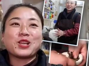 हमारे देश की एक बड़ी सामाजिक कुप्रथा के तौर पर दहेज आज भी मौजूद है. कितने भी कानून बना लिए जाएं समाज में इस प्रथा को अलग-अलग नाम देकर लोग जारी रख रहे हैं. बेटियों की शादी के लिए पिता उम्रभर पैसे जोड़ता है, तब जाकर एक अच्छा रिश्ता मिल पाता है. हालांकि आज हम आपको पड़ोसी देश चीन की एक अजीबोगरीब कहानी बताएंगे, जहां लड़के के दहेज के लिए उसकी बहन उम्र भर पैसे जोड़ती रही. सुनने में हमारे लिए ये ज़रा अजीब है, लेकिन चीन में ऐसा ही हुआ है. हमारे देश में लड़कियों की शादी का दहेज जोड़ने में पिता और भाई की उम्र कट जाती है, वहीं पड़ोसी देश चीन में उल्टा ही मामला है. यहां शादी के लिए लड़कों का दहेज जोड़ना पड़ रहा है. यहां एक बहन ने अपने भाई की शादी के लिए 12 साल तक पैसे इकट्ठा किए, ताकि उसे एक अच्छी दुल्हन मिल सके.की रिपोर्ट के मुताबिक एक चीनी महिला चाइनीज़ पैनकेक्स का छोटा सा रेस्टोरेंट चलाती है. वो महीने में करीब $14,000 यानि भारतीय मुद्रा में 11 लाख रुपये तक कमा लेती है. पिछले 12 साल से वो इस प्रॉफिट को अपने ऊपर न खर्च करके अपने भाई के लिए 129 स्क्वेयर फीट का घर और कार खरीदने में लगा रही है. यहां तक कि उसने अपना रेस्टोरेंट भी अपने भाई को गिफ्ट कर दिया है. 33 साल की महिला का कहना है कि वो पहले भाई की शादी करना चाहती है, फिर अपने बारे में सोचेगी. अब तक उसने अपने लिए घर भी नहीं खरीदा है. महिला की सोशल मीडिया पर आते ही लोग भाई पर बरस पड़े और बहन को गलत उदाहरण पेश करने के लिए भी सुनाया. आखिर क्यों चाहिए लड़के को ‘दहेज’ दरअसल चीन में शादी के वक्त प्रथा रही है कि दूल्हे का परिवार दुल्हन के परिवार को गिफ्ट देता है. 60-70 के दशक में ये बिस्तर और कपड़े जैसी चीज़ों तक सीमित था, लेकिन 80 के दशक में ये इलेक्ट्रॉनिक सामानों और 90 के दशक में गाड़ी और घर तक पहुंच गया. ये ठीक वैसा ही है, जैसे हमारे देश में दूल्हे के परिवार को दहेज दिया जाता है. चूंकि चीन में लिंग अनुपात काफी घट चुका है, ऐसे में अच्छी दुल्हन पाने के लिए लड़कों को ब्राइड प्राइस चुकाना पड़ता है. इसी दहेज को जुटाने के लिए अनहुई प्रांत की बहन ने अपना सब कुछ कुर्बान कर दिया. हमारे देश की एक बड़ी सामाजिक कुप्रथा के तौर पर दहेज आज भी मौजूद है. कितने भी कानून बना लिए जाएं समाज में इस प्रथा को अलग-अलग नाम देकर लोग जारी रख रहे हैं. बेटियों की शादी के लिए पिता उम्रभर पैसे जोड़ता है, तब जाकर एक अच्छा रिश्ता मिल पाता है. हालांकि आज हम आपको पड़ोसी देश चीन की एक अजीबोगरीब कहानी बताएंगे, जहां लड़के के दहेज के लिए उसकी बहन उम्र भर पैसे जोड़ती रही.
सुनने में हमारे लिए ये ज़रा अजीब है, लेकिन चीन में ऐसा ही हुआ है. हमारे देश में लड़कियों की शादी का दहेज जोड़ने में पिता और भाई की उम्र कट जाती है, वहीं पड़ोसी देश चीन में उल्टा ही मामला है. यहां शादी के लिए लड़कों का दहेज जोड़ना पड़ रहा है. यहां एक बहन ने अपने भाई की शादी के लिए 12 साल तक पैसे इकट्ठा किए, ताकि उसे एक अच्छी दुल्हन मिल सके.की रिपोर्ट के मुताबिक एक चीनी महिला चाइनीज़ पैनकेक्स का छोटा सा रेस्टोरेंट चलाती है. वो महीने में करीब $14,000 यानि भारतीय मुद्रा में 11 लाख रुपये तक कमा लेती है. पिछले 12 साल से वो इस प्रॉफिट को अपने ऊपर न खर्च करके अपने भाई के लिए 129 स्क्वेयर फीट का घर और कार खरीदने में लगा रही है. यहां तक कि उसने अपना रेस्टोरेंट भी अपने भाई को गिफ्ट कर दिया है. 33 साल की महिला का कहना है कि वो पहले भाई की शादी करना चाहती है, फिर अपने बारे में सोचेगी. अब तक उसने अपने लिए घर भी नहीं खरीदा है. महिला की सोशल मीडिया पर आते ही लोग भाई पर बरस पड़े और बहन को गलत उदाहरण पेश करने के लिए भी सुनाया.
आखिर क्यों चाहिए लड़के को ‘दहेज’
दरअसल चीन में शादी के वक्त प्रथा रही है कि दूल्हे का परिवार दुल्हन के परिवार को गिफ्ट देता है. 60-70 के दशक में ये बिस्तर और कपड़े जैसी चीज़ों तक सीमित था, लेकिन 80 के दशक में ये इलेक्ट्रॉनिक सामानों और 90 के दशक में गाड़ी और घर तक पहुंच गया. ये ठीक वैसा ही है, जैसे हमारे देश में दूल्हे के परिवार को दहेज दिया जाता है. चूंकि चीन में लिंग अनुपात काफी घट चुका है, ऐसे में अच्छी दुल्हन पाने के लिए लड़कों को ब्राइड प्राइस चुकाना पड़ता है. इसी दहेज को जुटाने के लिए अनहुई प्रांत की बहन ने अपना सब कुछ कुर्बान कर दिया.