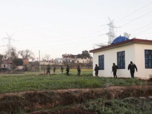 Rajouri Terror Attack LG Manoj Sinha condemns Rajouri firing IED blast today at the house of the deceased in the attack Rajouri Terror Attack: दहशतगर्दों ने कल राजौरी में जहां की थी फायरिंग, वहीं आज फिर धमाका, 4 घायल- 1 बच्चे की मौत