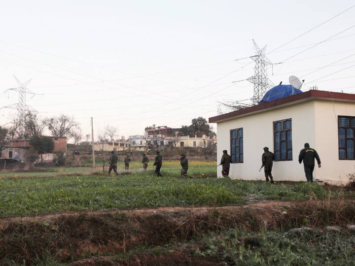 Rajouri Terror Attack LG Manoj Sinha condemns Rajouri firing IED blast today at the house of the deceased in the attack Rajouri Terror Attack: दहशतगर्दों ने कल राजौरी में जहां की थी फायरिंग, वहीं आज फिर धमाका, 4 घायल- 1 बच्चे की मौत