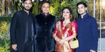 Mp खबरें हटके :कई साल बाद बाबा श्री महाकाल के दर्शन करने पहुंचे अनिल अंबानी, सेल्फी लेने पर भड़कीं जया बच्चन –