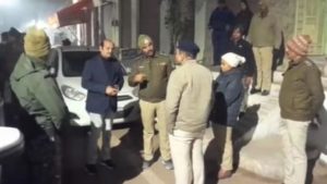 घटनास्थल पर मौजूद पुलिस