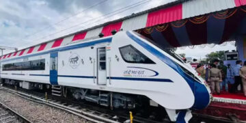 देश में दौड़ रही हैं कुल कितनी वंदे भारत एक्सप्रेस, जानें रूट से टाइम तक सब