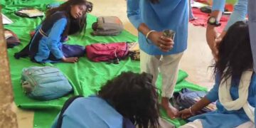 उमरिया के स्कूल में छात्राओं के झूमने से फैली दहशत, डॉक्टर बोले– नॉर्मल; ग्रामीणों ने कराई झाड़-फूंक