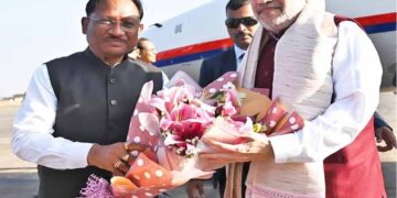 तीन दिवसीय छत्तीसगढ़ दौरे पर पहुंचे केंद्रीय गृह एवं सहकारिता मंत्री  अमित शाह : मुख्यमंत्री  विष्णुदेव साय ने स्वामी विवेकानंद विमानतल पर किया आत्मीय स्वागत