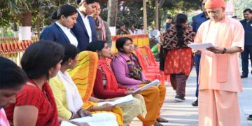 बेफिक्र होकर उपचार कराएं, सरकार देगी भरपूर आर्थिक सहायता: सीएम योगी