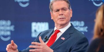 अचानक ट्रंप के मंत्री के बदले सुर, भारत पर हाई टैरिफ को पहले सही माना था, अब बोले ये