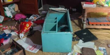 खंडवा में दिनदहाड़े डकैती: मजदूरों को बंधक बनाकर 12 बोर बंदूक और नकदी लेकर फरार