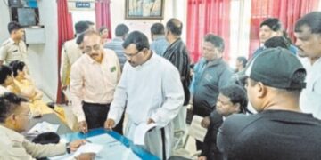 चर्च में निलंबित प्राचार्य ने किया हंगामा, ईसाई समाज के लोग पहुंचे ओमती थाना