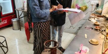 होटलों में ताबड़तोड़ छापामारी 11 घरेलू गैस सिलेंडर जब्त