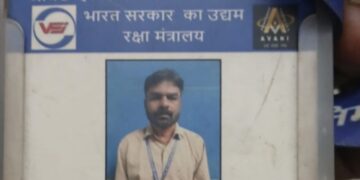 वीएफजे में चार्जमेन का शव फंदे से झूलता मिला, सुसाइड नोट किया जब्त