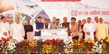 रायसेन में दिवसीय राष्ट्रीय उन्नत कृषि महोत्सव का आगाज, मंच पर एक साथ दिखे रक्षामंत्री, कृषि मंत्री और मुख्यमंत्री