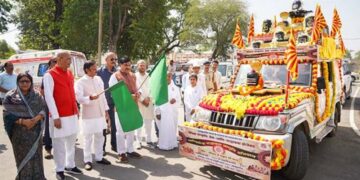 पारिवारिक संस्कृति व प्रेम, शांति, सद्भावना रथ को मुख्यमंत्री डॉ. यादव ने दिखाई हरी झण्डी