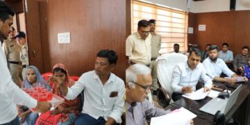 नर्मदापुरम में जनसुनवाई में कलेक्टर का अच्छा कदम, भीषण गर्मी में फरियादियों के लिए ठंडा पानी और शरबत की व्यवस्था