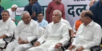 इस्तीफे के बाद जेडीयू कार्यालय पहुंचे नीतीश कुमार, कार्यकर्ताओं ने किया भव्य स्वागत