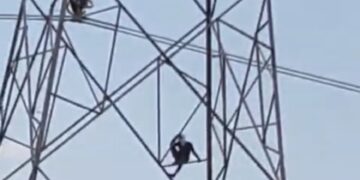 प्रेमिका से शादी करने की जिद में मैहर से आया प्रेमी, चढ़ गया हाईटेंशन लाइन टाॅवर में