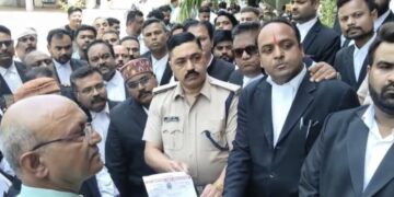 सिविल लाइन में वकील-आरक्षक विवाद मामले में अधिवक्ता संघ पहुंचा एसपी आफिस