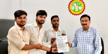 स्कूलों के समय में परिवर्तन की उठी मांग,एनएसयूआई ने शिक्षा अधिकारी को सौंपा ज्ञापन