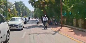 सरकारी गाड़ी छोड़ साइकिल से कोर्ट पहुंचे हाईकोर्ट जज, सादगी ने जीता लोगों का दिल