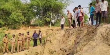 मिट्टी का कहर: 8 महिलाओं पर ढहा टीला, मां-बेटी समेत 3 की दर्दनाक मौत