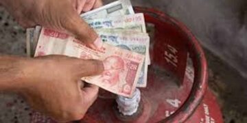 LPG सिलेंडर की कीमतें स्थिर: दिल्ली में ₹913, जानें आपके शहर का रेट