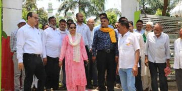 कार्यक्रम स्थल का निरीक्षण करते हुए अधिकारियों को दायित्वों का समय पूर्व निर्वहन करने के कलेक्टर ने दिए निर्देश