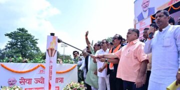 विकसित भारत के संकल्प से जगमगाया जशपुर, पर्यटन मंत्री राजेश अग्रवाल के नेतृत्व में निकली ‘सेवा ज्योति यात्रा’